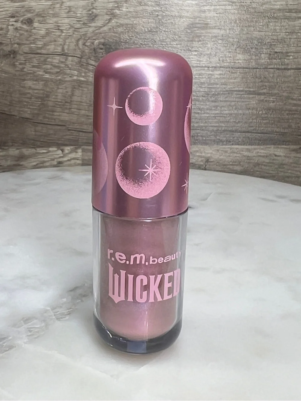 REM x WICKED liquid eyeshadow it’s good to see me isn’t it -Discontinued-